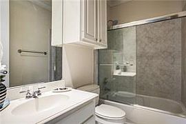 Nice 2bed 2bath Townhome Wgarage Short Term Leases in Dallas, TX (Photo 9 of 12)