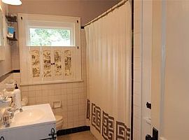 1307 N Thompson St, Conro Rent 700 Deposit 700 Total 1400 in Conroe, TX (Photo 5 of 8)