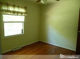 9010 W 101st St, Overland Park, Ks 66212 3 Beds 1 Bath 950 Sqft in Overland Park, KS (Photo 4 of 9)