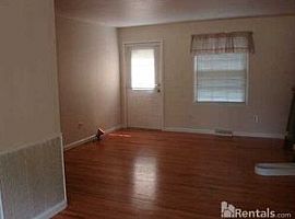 9010 W 101st St, Overland Park, Ks 66212 3 Beds 1 Bath 950 Sqft in Overland Park, KS (Photo 5 of 9)