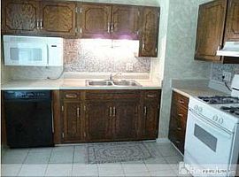 9010 W 101st St, Overland Park, Ks 66212 3 Beds 1 Bath 950 Sqft in Overland Park, KS (Photo 7 of 9)