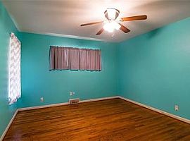 2119 Glenwood Ln, Denton, Tx 76209 3 Beds 2 Baths 1,329 Sqft in Denton, TX (Photo 3 of 12)