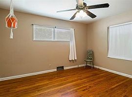 2119 Glenwood Ln, Denton, Tx 76209 3 Beds 2 Baths 1,329 Sqft in Denton, TX (Photo 4 of 12)