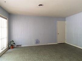 2119 Glenwood Ln, Denton, Tx 76209 3 Beds 2 Baths 1,329 Sqft in Denton, TX (Photo 6 of 12)