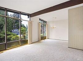 4 Beds 2 Baths in Shoreline, WA (Photo 2 of 6)