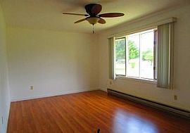3 Beds 2 Baths in Brodheadsville, PA (Photo 2 of 8)
