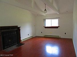 3 Beds 2 Baths in Brodheadsville, PA (Photo 5 of 8)