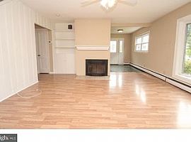 3 Beds 1 Bath in Hatboro, PA (Photo 3 of 7)