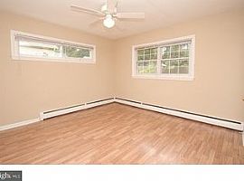 3 Beds 1 Bath in Hatboro, PA (Photo 5 of 7)