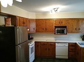 3 Beds 1 Bath in Posen, IL (Photo 3 of 7)