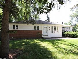 3 Beds 1.5 Baths in Island Lake, IL