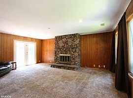 3 Beds 1.5 Baths in Island Lake, IL (Photo 4 of 9)