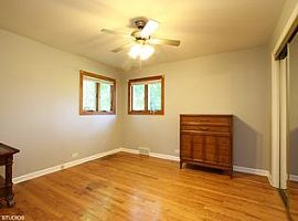 3 Beds 1.5 Baths in Island Lake, IL (Photo 5 of 9)