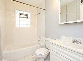 3 Beds 1.5 Baths in Island Lake, IL (Photo 7 of 9)