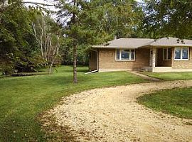 3 Beds 1 Bath in Pecatonica, IL (Photo 2 of 4)