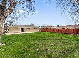 3 Beds 2 Baths in Addison, IL (Photo 10 of 10)