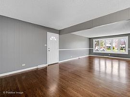3 Beds 2 Baths in Addison, IL (Photo 2 of 10)