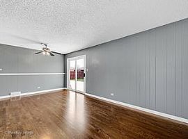 3 Beds 2 Baths in Addison, IL (Photo 3 of 10)