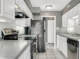 3 Beds 2 Baths in Addison, IL (Photo 5 of 10)