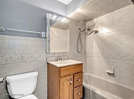 3 Beds 2 Baths in Addison, IL (Photo 6 of 10)