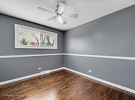 3 Beds 2 Baths in Addison, IL (Photo 8 of 10)