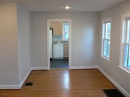  2422 Mount Claire Ave, Louisville, Ky 40217 3 Beds 1 Bath 1,15 in Louisville, KY (Photo 3 of 6)