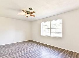 418 E Lavender Ln, Arlington Rent 750 Deposit 750 Total 1500 in Arlington, TX (Photo 4 of 12)
