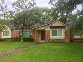 10307 Cedarhurst Dr, Houston, Tx 77096 3 Beds 2 Baths in Houston, TX