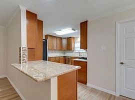 10307 Cedarhurst Dr, Houston, Tx 77096 3 Beds 2 Baths in Houston, TX (Photo 9 of 12)