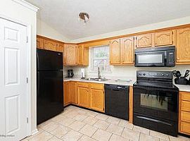 11710 Slate Run Dr, Louisville, Ky 40229 3 Beds 2 Baths 1,082 S in Louisville, KY (Photo 3 of 9)