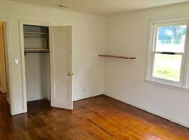  113 S Estate Dr, Greenville, Sc 29605 2 Beds 1 Bath 1,000 Sqft in Greenville, SC (Photo 3 of 11)