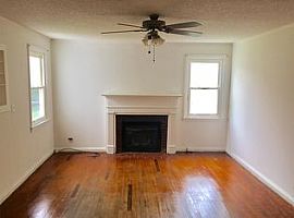  113 S Estate Dr, Greenville, Sc 29605 2 Beds 1 Bath 1,000 Sqft in Greenville, SC (Photo 5 of 11)