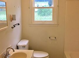  113 S Estate Dr, Greenville, Sc 29605 2 Beds 1 Bath 1,000 Sqft in Greenville, SC (Photo 7 of 11)