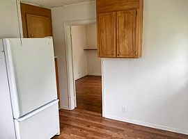  113 S Estate Dr, Greenville, Sc 29605 2 Beds 1 Bath 1,000 Sqft in Greenville, SC (Photo 8 of 11)