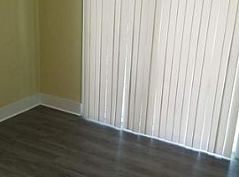 915 E 13 Mile Rd, Royal Oak, Mi 48073 3 Beds 1 Bath 1,000 Sqft in Royal Oak, MI (Photo 3 of 3)