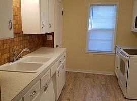 1025 Hammond Ave, Waterloo, Ia 50702 2 Beds 1 Bath 835 Sqft in Waterloo, IA (Photo 10 of 10)