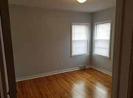 1025 Hammond Ave, Waterloo, Ia 50702 2 Beds 1 Bath 835 Sqft in Waterloo, IA (Photo 2 of 10)