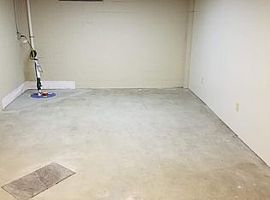 1025 Hammond Ave, Waterloo, Ia 50702 2 Beds 1 Bath 835 Sqft in Waterloo, IA (Photo 3 of 10)