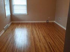 1025 Hammond Ave, Waterloo, Ia 50702 2 Beds 1 Bath 835 Sqft in Waterloo, IA (Photo 4 of 10)