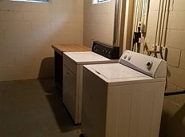 1025 Hammond Ave, Waterloo, Ia 50702 2 Beds 1 Bath 835 Sqft in Waterloo, IA (Photo 6 of 10)