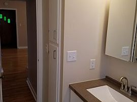1025 Hammond Ave, Waterloo, Ia 50702 2 Beds 1 Bath 835 Sqft in Waterloo, IA (Photo 8 of 10)