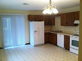 107 Monroe St, Radcliff, Ky 40160 Contact/me 4063445061  in Radcliff, KY (Photo 5 of 9)