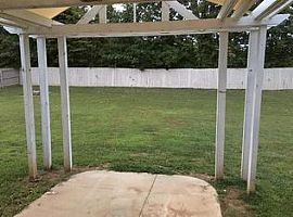 284 Meadowbrook Dr, Cadiz, Ky 42211 Contact/me 4063445061  in Cadiz, KY (Photo 4 of 10)