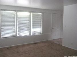 S Adams St Salt Lake City, Ut 84115 2 Beds 1 Bath 928 Sqft in Salt Lake City, UT (Photo 4 of 8)