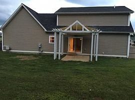  284 Meadowbrook Dr, Cadiz, Ky 42211 3 Beds 2 Baths 2,000 Sqft in Cadiz, KY (Photo 2 of 12)