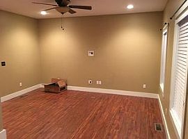  284 Meadowbrook Dr, Cadiz, Ky 42211 3 Beds 2 Baths 2,000 Sqft in Cadiz, KY (Photo 4 of 12)