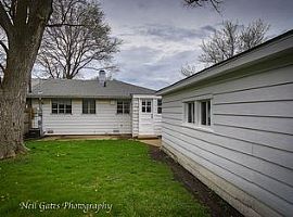  4649 W 88th Pl, Hometown, Il 60456 2 Beds 1 Bath 744 Sqft in Hometown, IL (Photo 2 of 7)