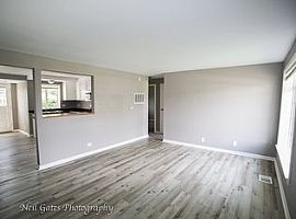  4649 W 88th Pl, Hometown, Il 60456 2 Beds 1 Bath 744 Sqft in Hometown, IL (Photo 3 of 7)