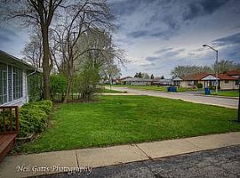  4649 W 88th Pl, Hometown, Il 60456 2 Beds 1 Bath 744 Sqft in Hometown, IL (Photo 4 of 7)