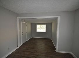 4330 Knox Ave N, Minneapolis, Mn 55412 2 Beds 1 Bath 800 Sqft in Minneapolis, MN (Photo 2 of 9)